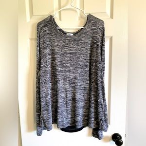 Old Navy ~ Black with White Speckles ~ XXL top with slit in the back!!